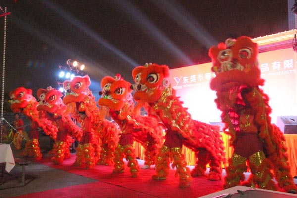 醒獅舞獅表演時(shí)好聽的主持人串詞報(bào)幕文