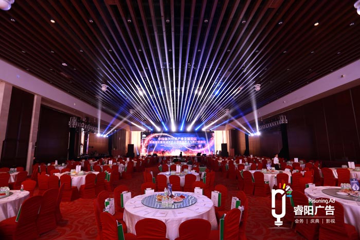 不同的舞臺(tái)場(chǎng)景，需要不同的燈光設(shè)計(jì)！